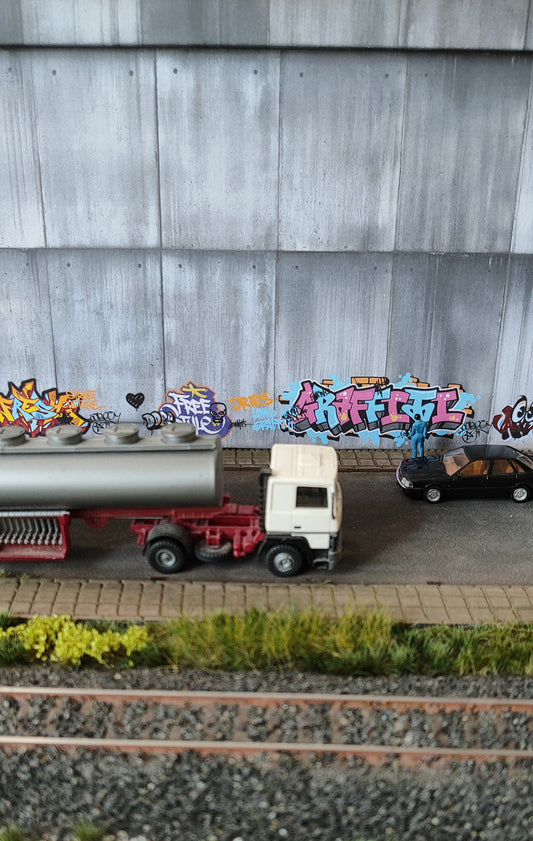 Dekorbögen moderne Betonwand mit Graffiti Set 1 Spur H0 13,8cm x 29,7cm