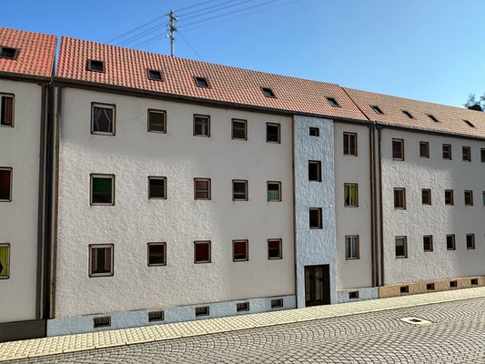 Mehrfamilienhaus als Reliefgebäude 3er Set Lasercut Bausatz Spur H0 1zu87