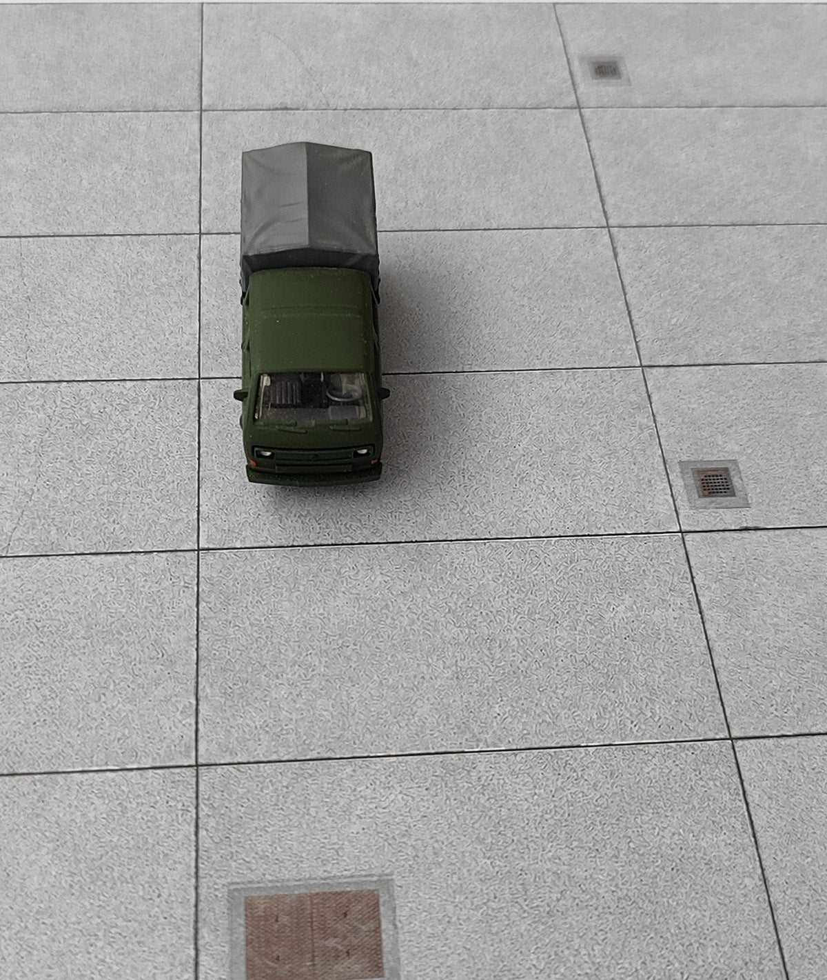 2er Set Dekorbögen Betonplattenboden für Kasernen und Gewerbe in Spur H0 | DB00000129