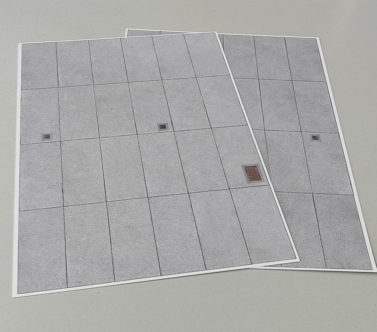 2er Set Dekorbögen Betonplattenboden für Kasernen und Gewerbe in Spur H0 | DB00000129