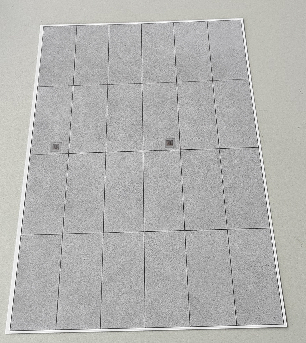 2er Set Dekorbögen Betonplattenboden für Kasernen und Gewerbe in Spur H0 | DB00000129