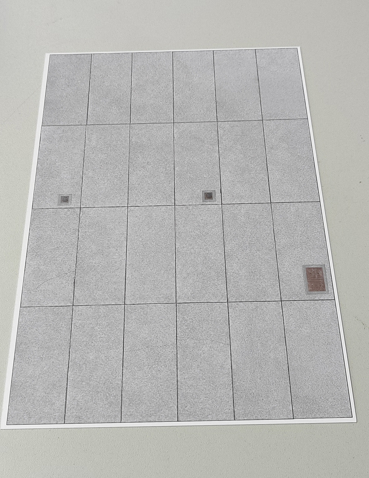 2er Set Dekorbögen Betonplattenboden für Kasernen und Gewerbe in Spur H0 | DB00000129