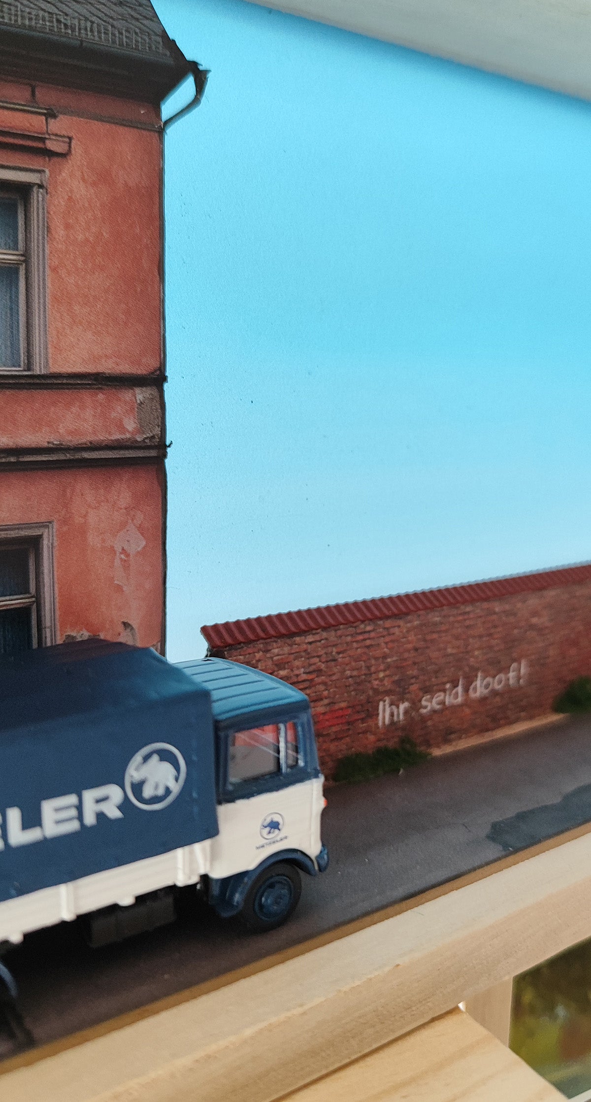DioBox Diorama inkl. Landschaftszubehör und Hintergründen Spurweite H0 | DB00000128