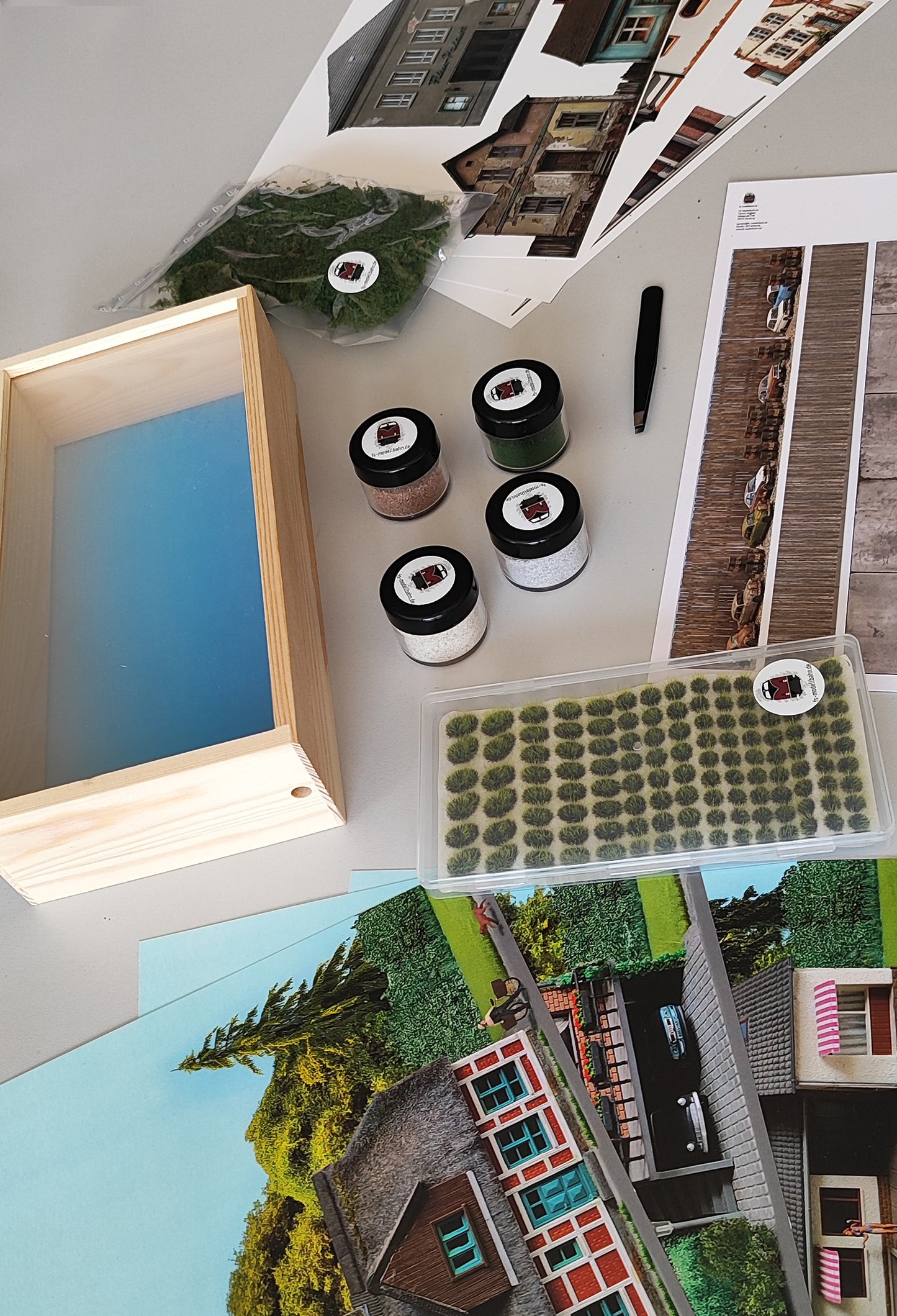 DioBox Diorama inkl. Landschaftszubehör und Hintergründen Spurweite H0 | DB00000128