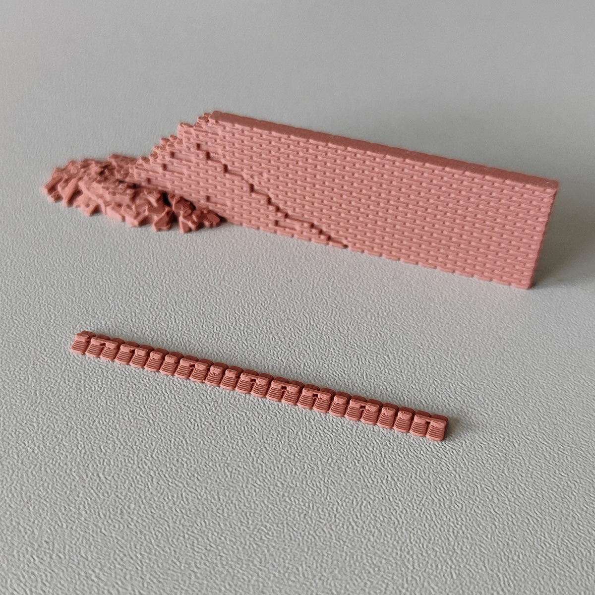 Eingestürzte Ziegelmauer mit Schutthaufen Spur H0
