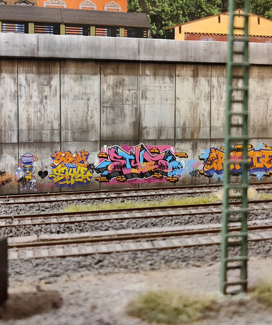 Dekorbögen Betonwand mit Graffitis Spur H0 für Rampen und Wände | FS-Modellbahn.de