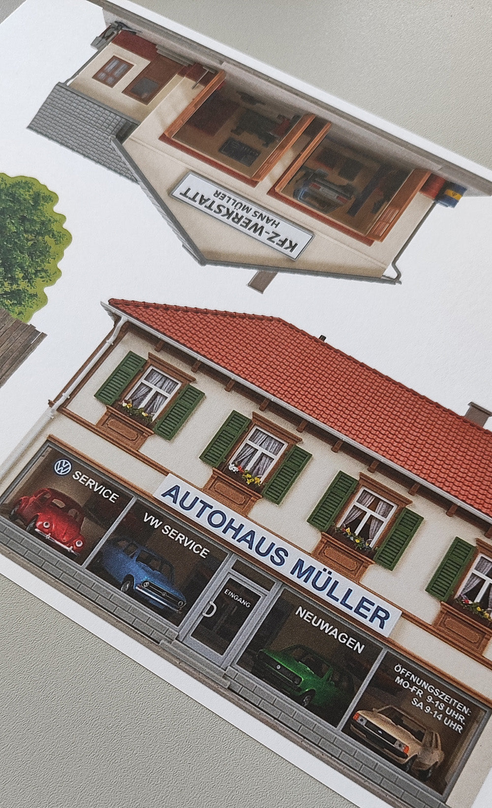 Modellbahnhintergrund Autohaus Müller mit Werkstatt Spur H0 inkl. Schrottplatz mit Bretterzaun und Baum Spur H0 1zu87 KM00000091