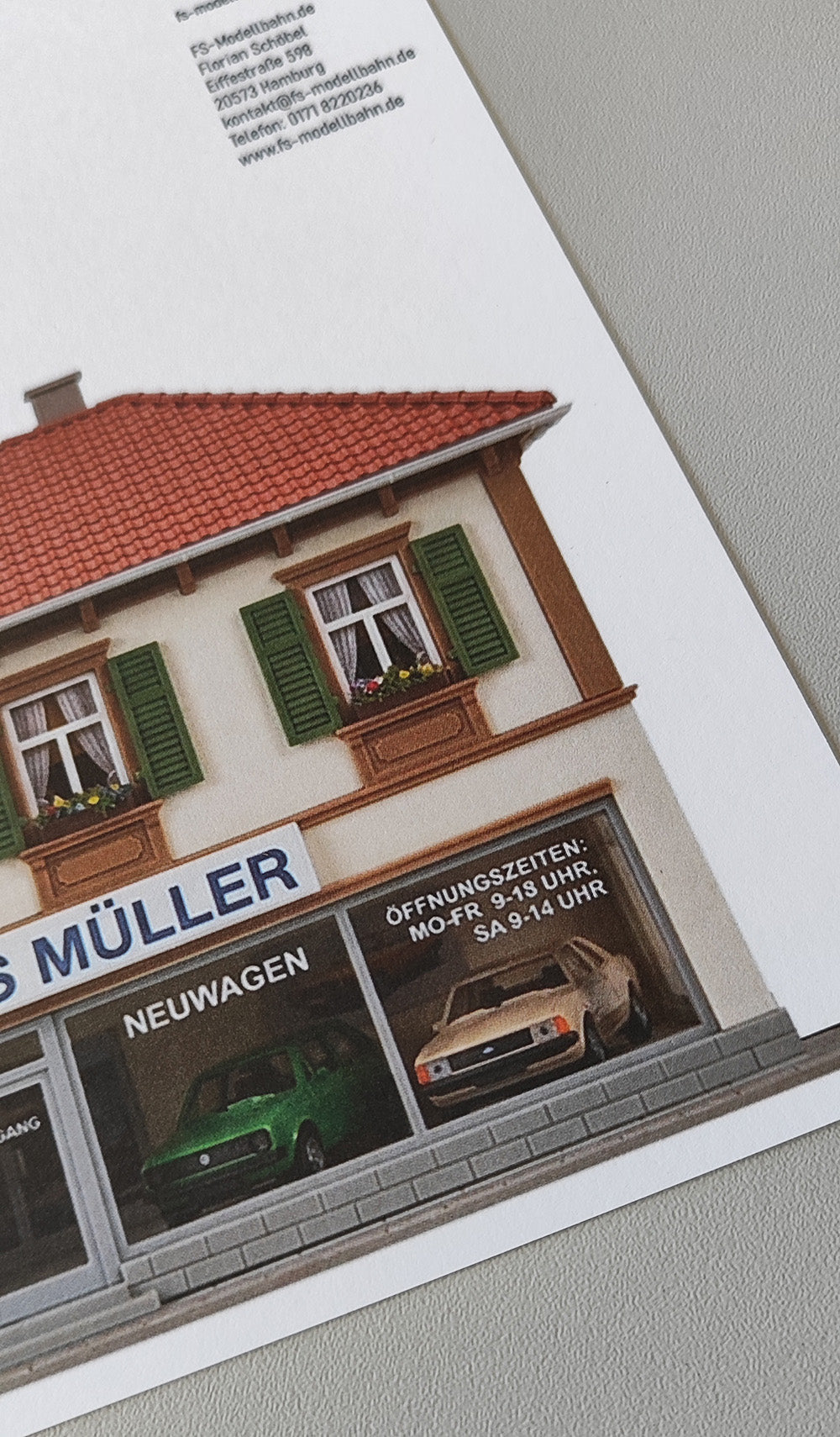 Modellbahnhintergrund Autohaus Müller mit Werkstatt Spur H0 inkl. Schrottplatz mit Bretterzaun und Baum Spur H0 1zu87 KM00000091
