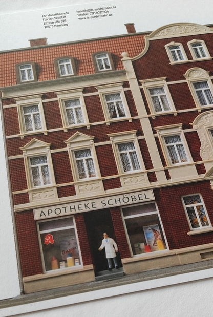 Modellbahnhintergrund Gründerzeit Mehrfamilienhaus mit Ziegelfassade und Stuckornamenten Spur H0 1zu87