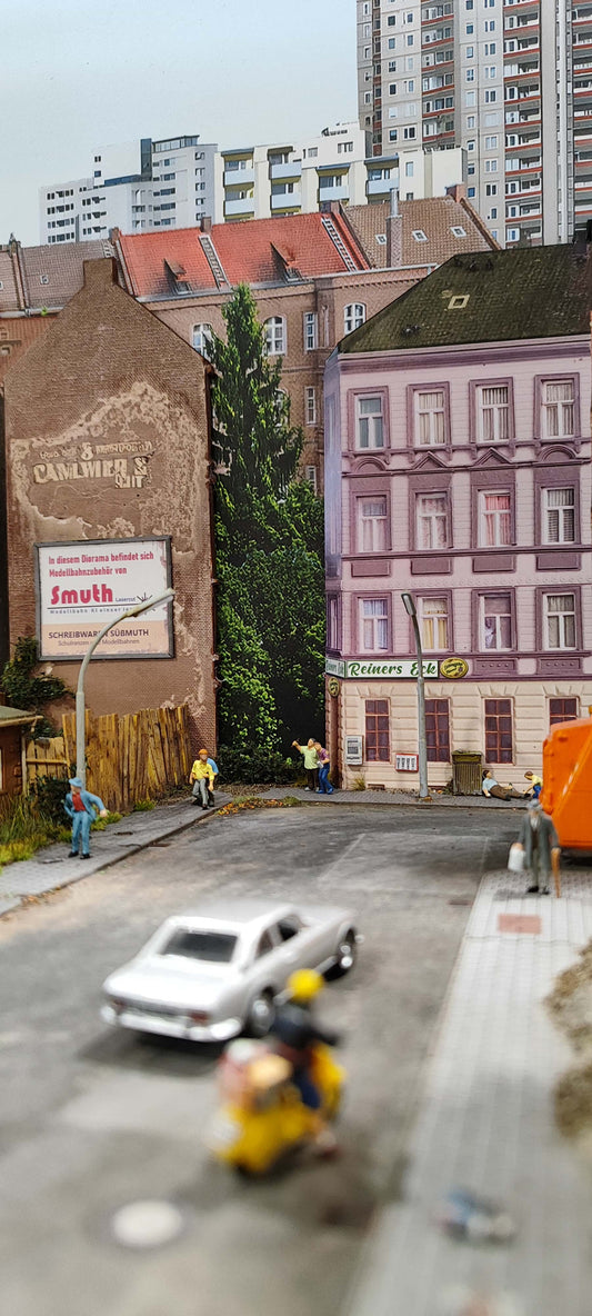 Modellbahnhintergrund Altbauten Fassaden Modul Gebäudeecke links Spur H0 1zu87