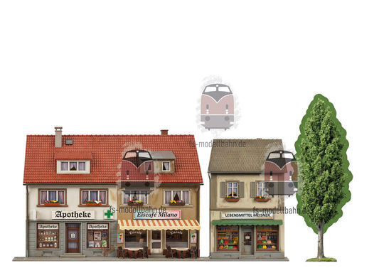 Modellbahnhintergrund zweigeschossige Gebäude Apotheke und Eiscafe Milano und Lebensmittelgeschäft und Baum H0 1zu87