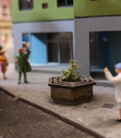 Pflanzkübel mit Sitzbank 3 Stück im Set in 1:87 Spur H0 fertig coloriert