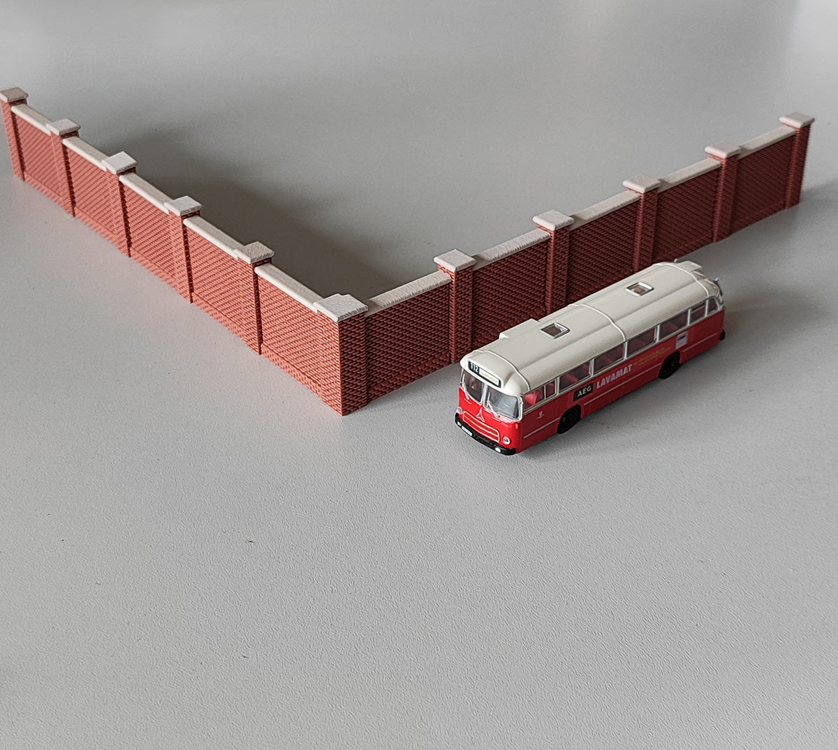Ziegelmauern mit Zementabschluss für Gewerbe oder BW 10 Module + Eckpfeiler Spur H0 | MZ00000139