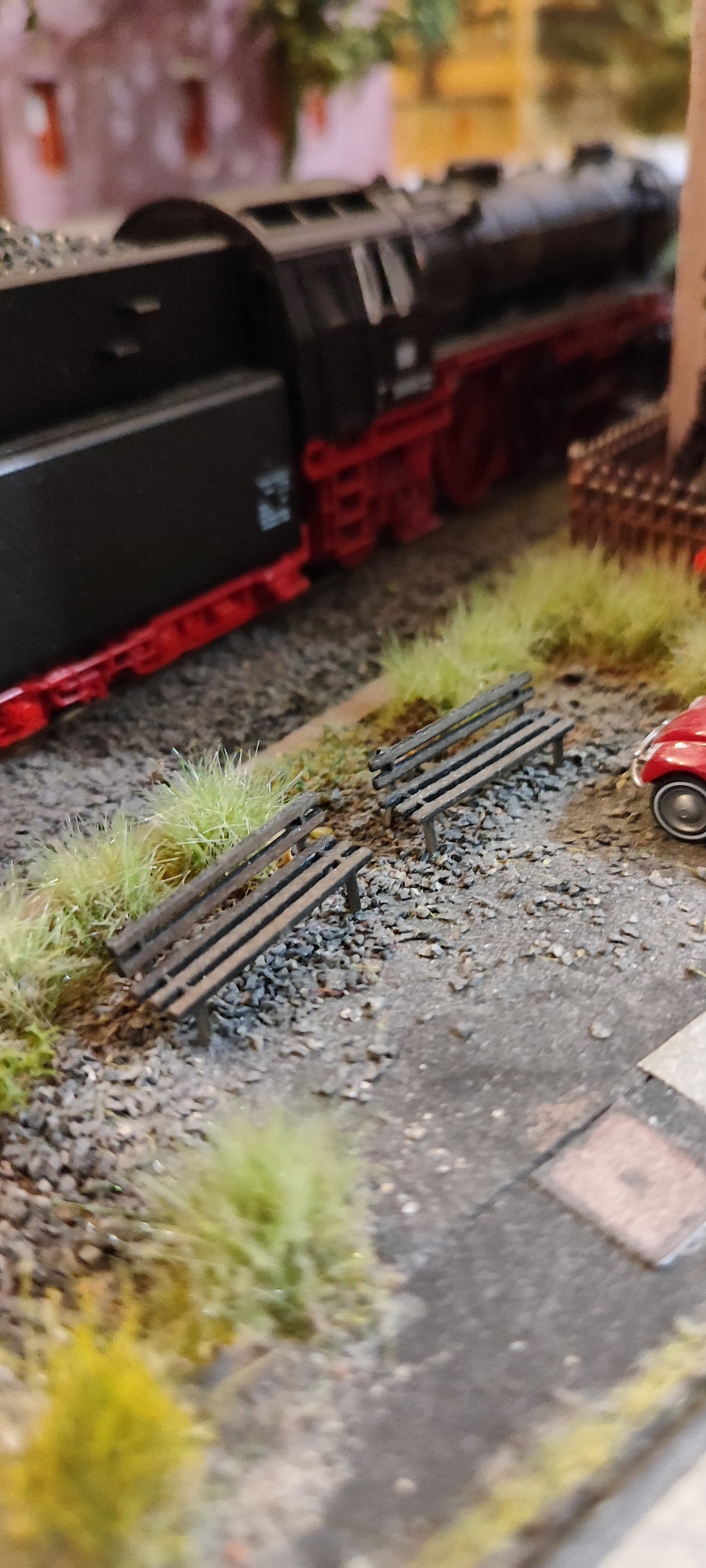 Wooden Park Benches 4 Pieces in Set in 1:87 H0 Gauge Laser Cut Kit | FS-Modellbahn.de