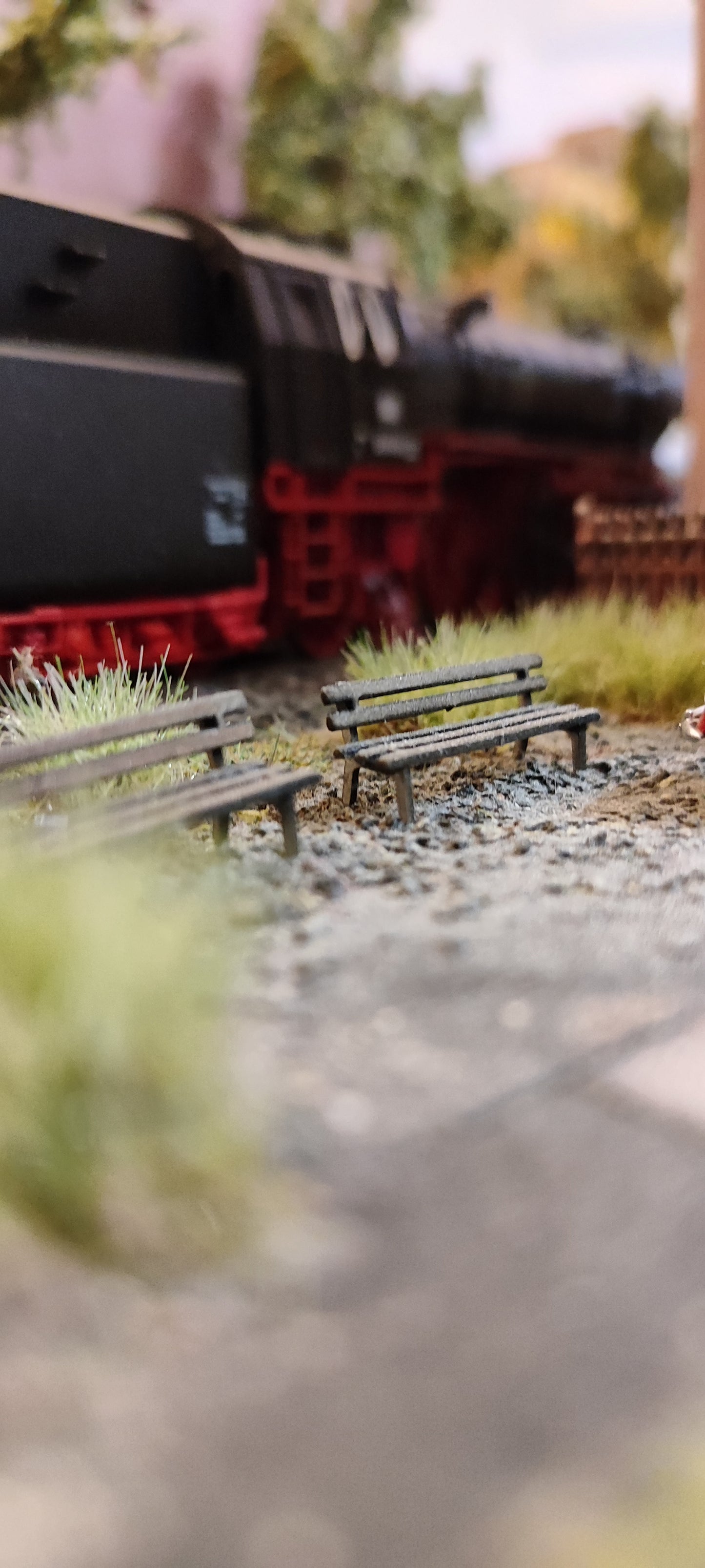 Wooden Park Benches 4 Pieces in Set in 1:87 H0 Gauge Laser Cut Kit | FS-Modellbahn.de