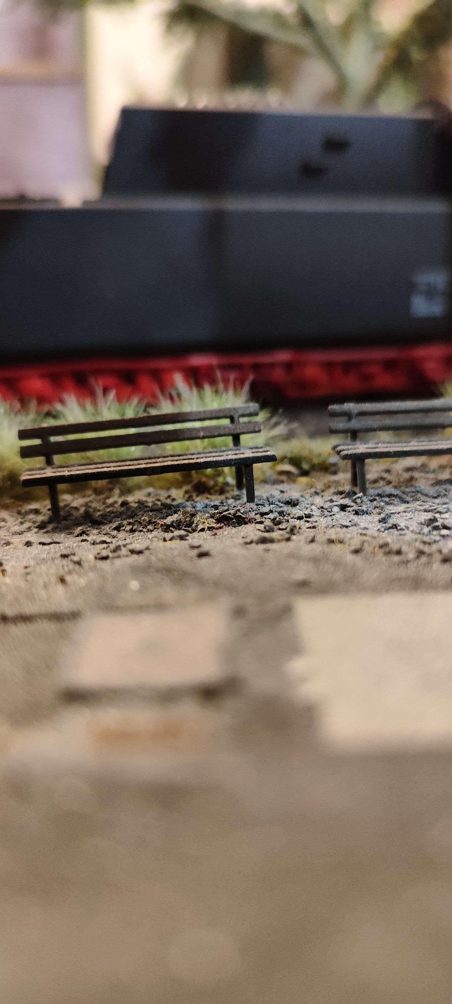 Wooden Park Benches 4 Pieces in Set in 1:87 H0 Gauge Laser Cut Kit | FS-Modellbahn.de